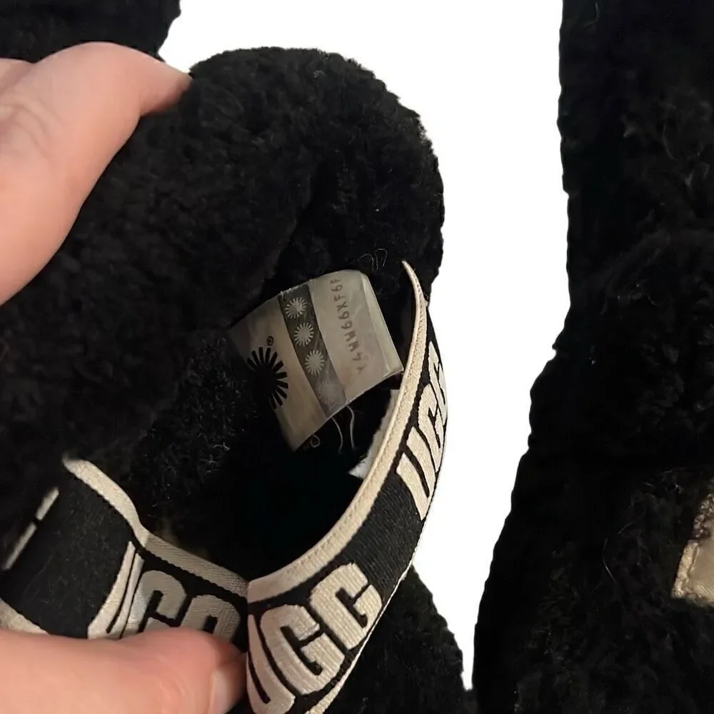 Ugg Oh Yeah Black Sandals Girls sz 3 Strappy Sheepskin Logo Spell out Cozy